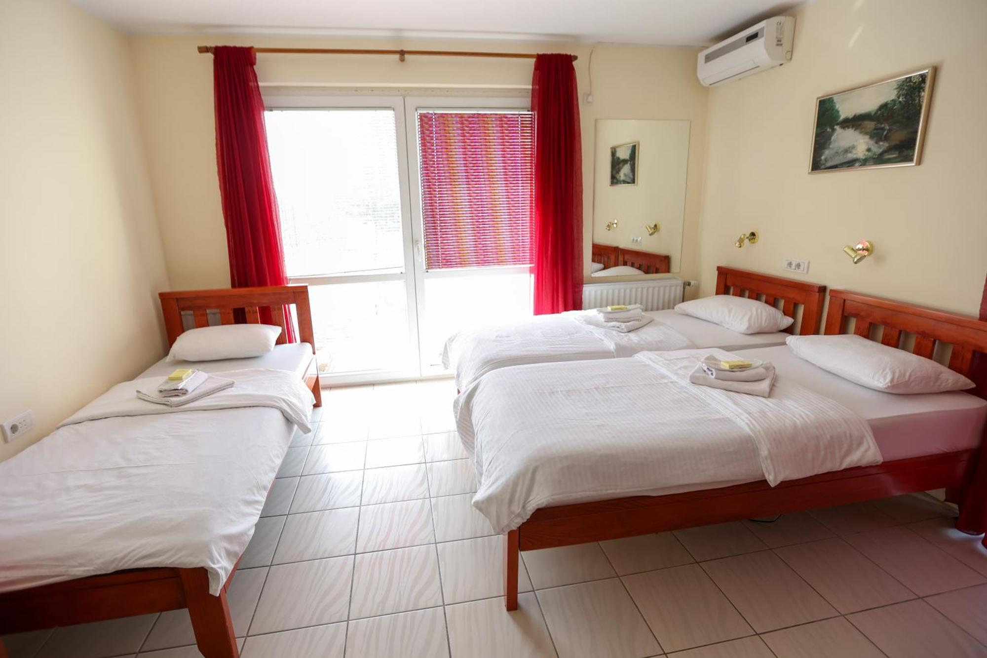 Hotel Marex Centar Jabuka Exteriér fotografie