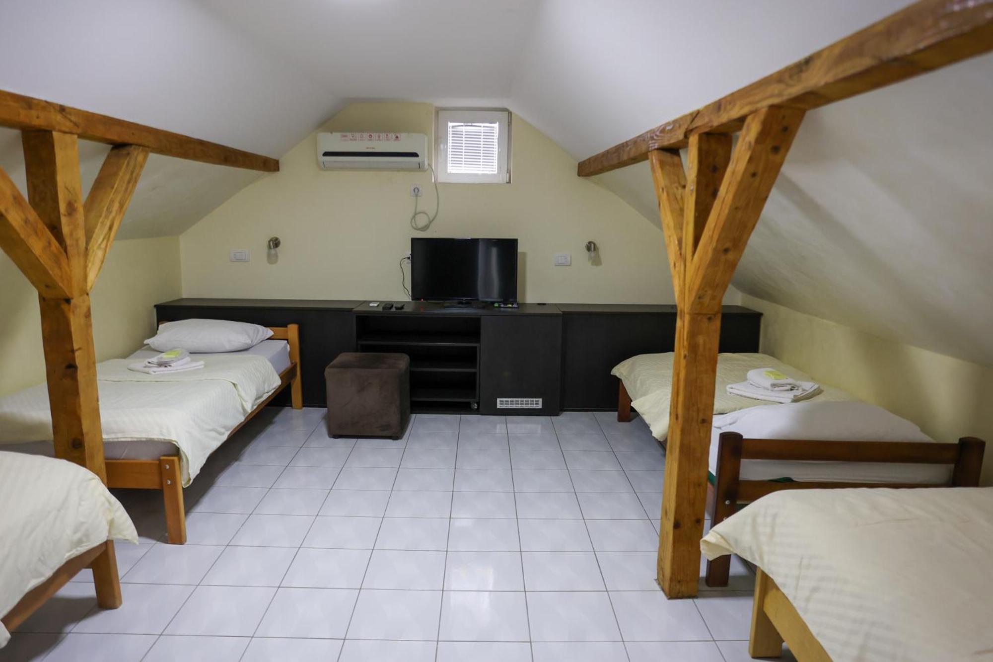 Hotel Marex Centar Jabuka Exteriér fotografie