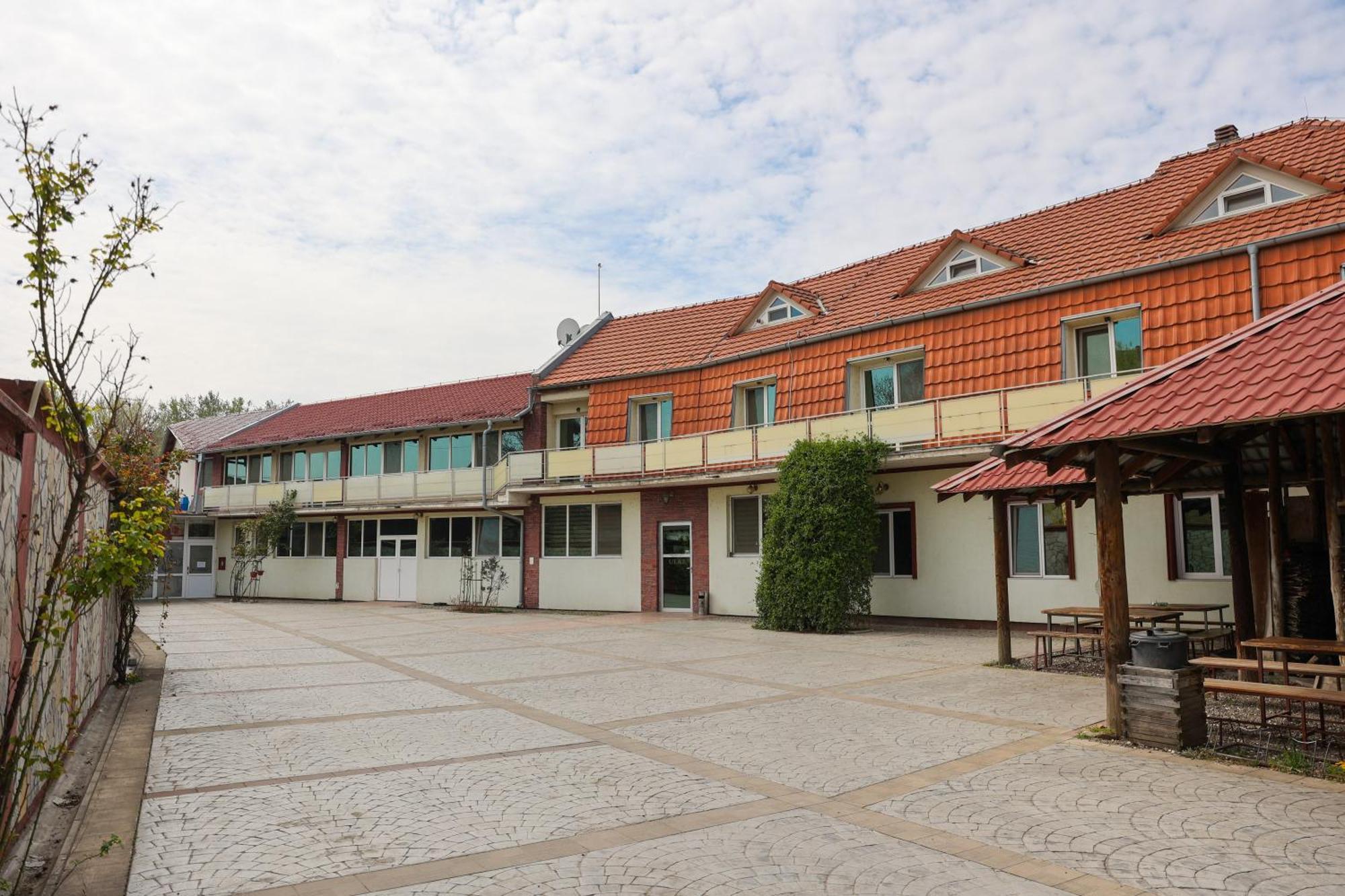 Hotel Marex Centar Jabuka Exteriér fotografie