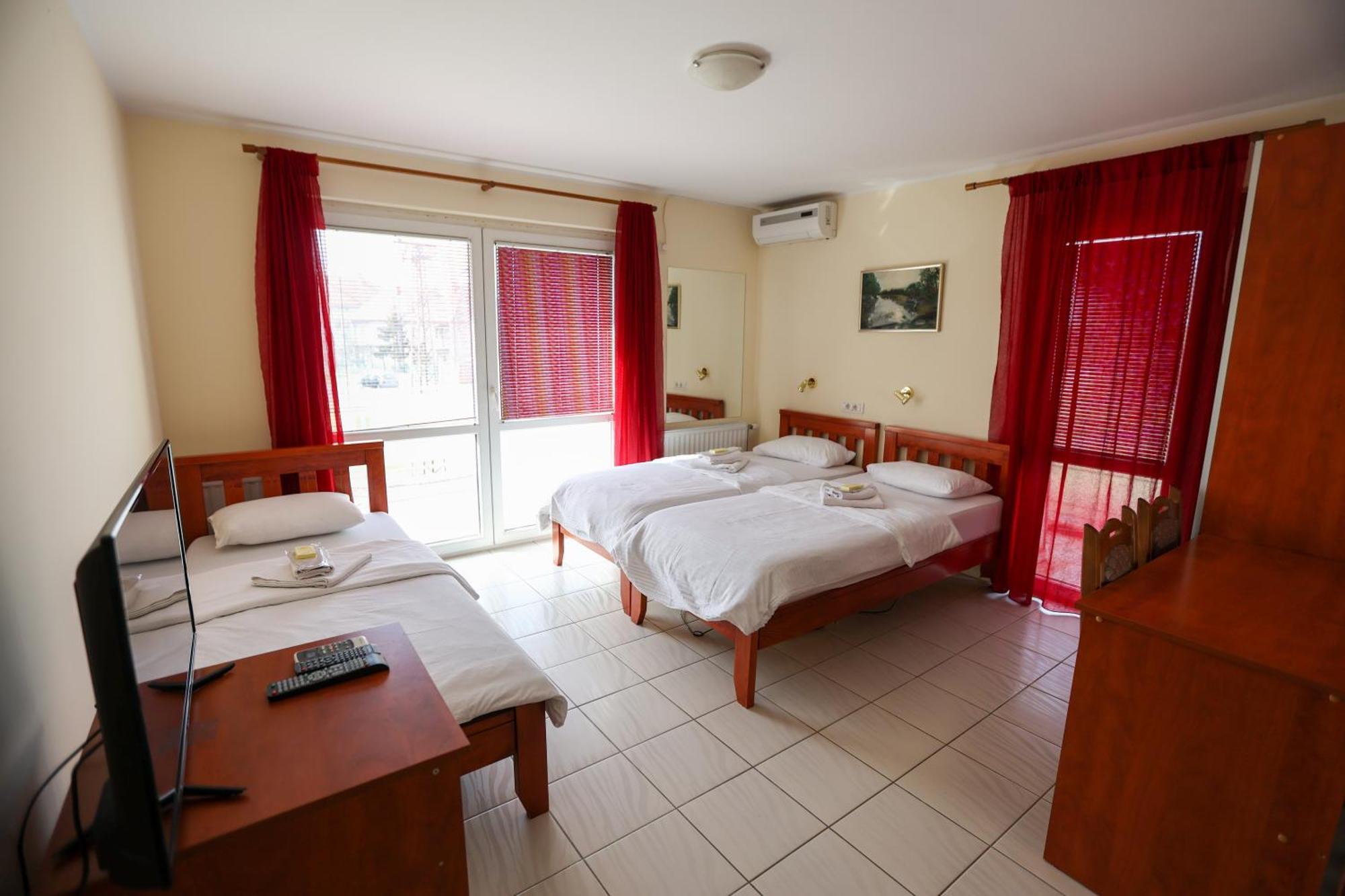 Hotel Marex Centar Jabuka Exteriér fotografie