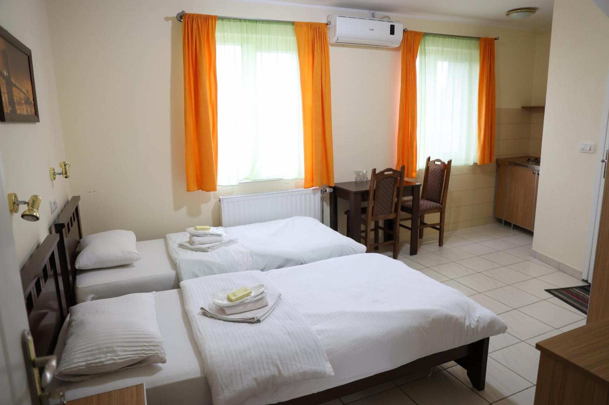 Hotel Marex Centar Jabuka Exteriér fotografie